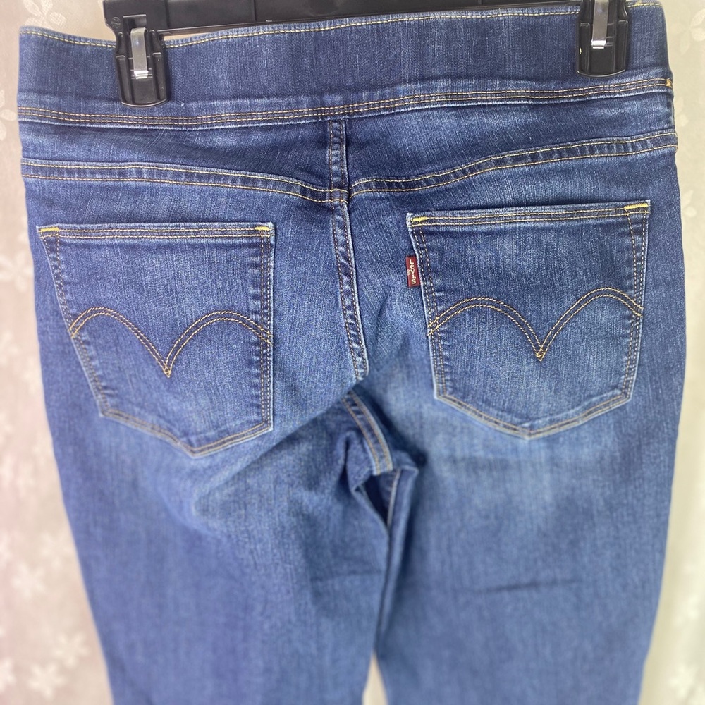 Levi’s - Picture 3 of 5